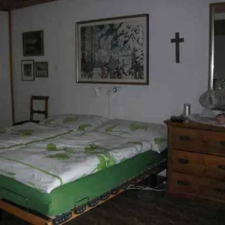 Haus Viols 48 Daire Savognin